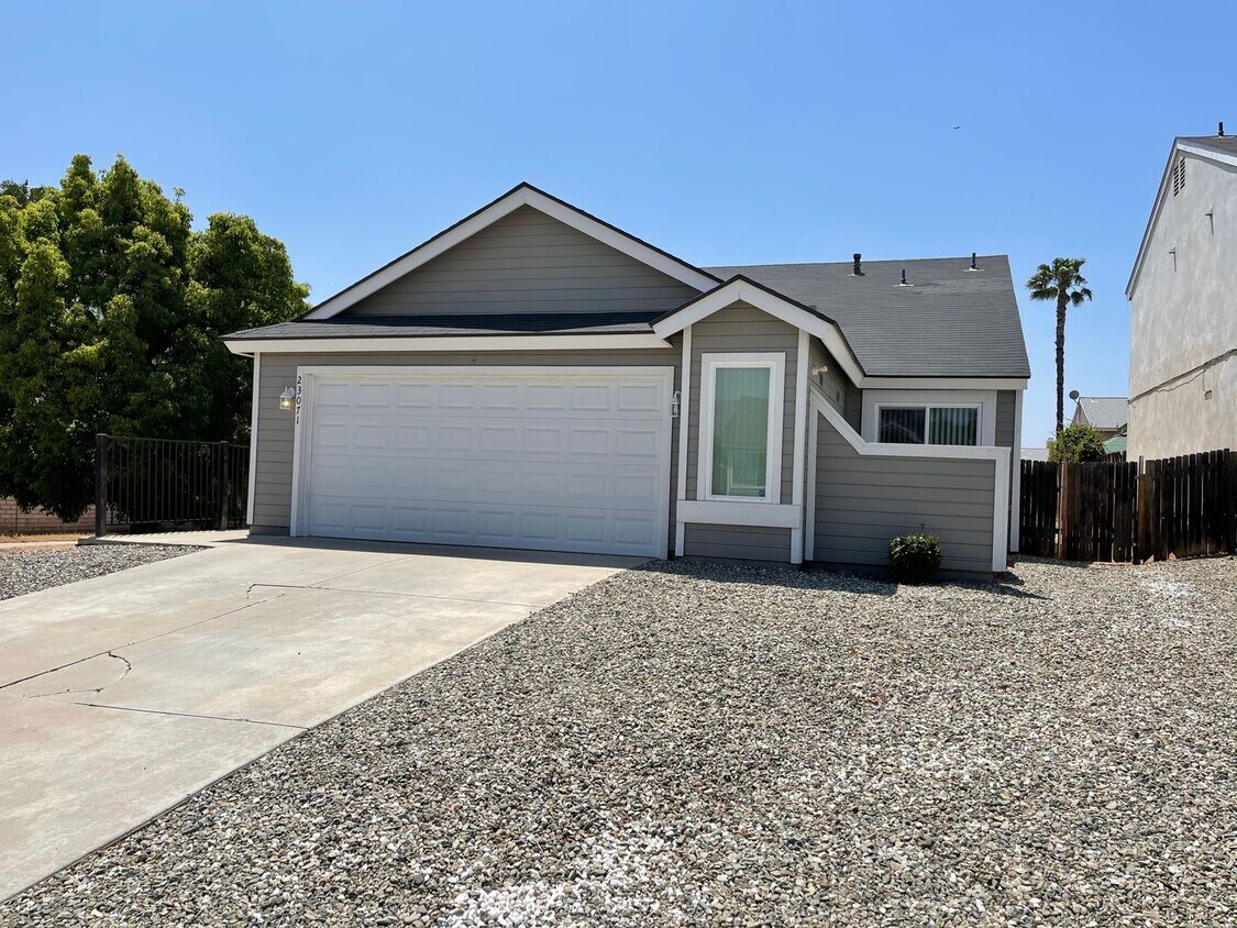 Primary Photo - Great 3 Bedroom, North of the Fwy