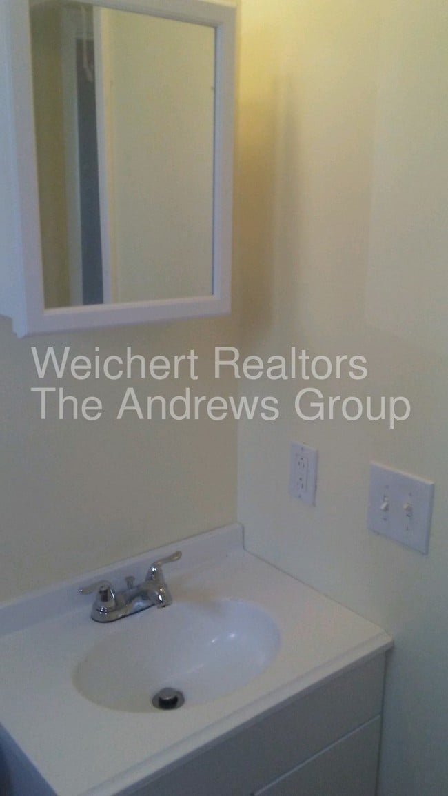 Building Photo - 141 Harris St