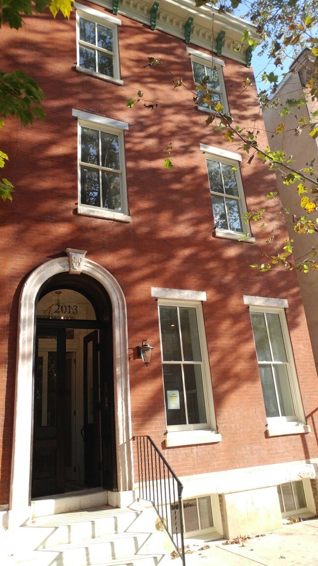 Building Photo - 2013 Mt Vernon St