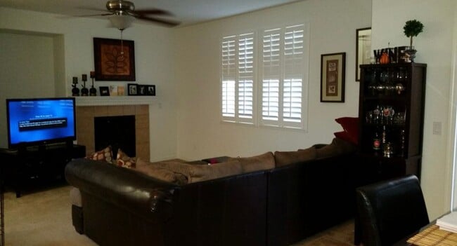 Building Photo - 680 Candela Cir