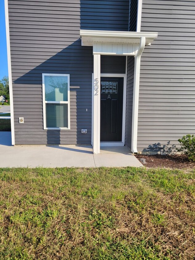 Primary Photo - 3 Bedroom, 3 Bath Duplex Minutes from ECU ...