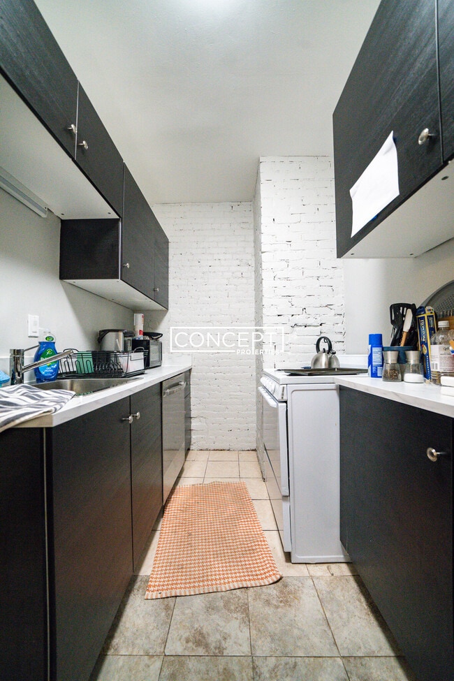 Building Photo - 52 Fenway