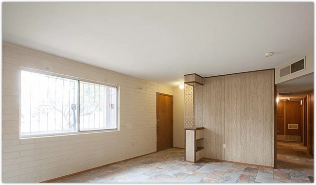 Building Photo - 803 W 11th St
