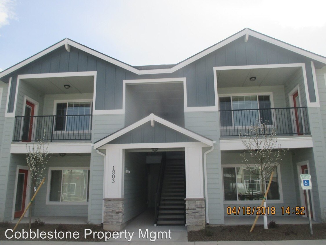 Primary Photo - 1803 N Madderlake Ave