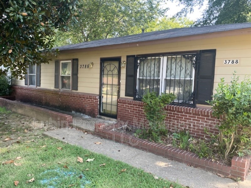 Building Photo - 3788 Glenburee St