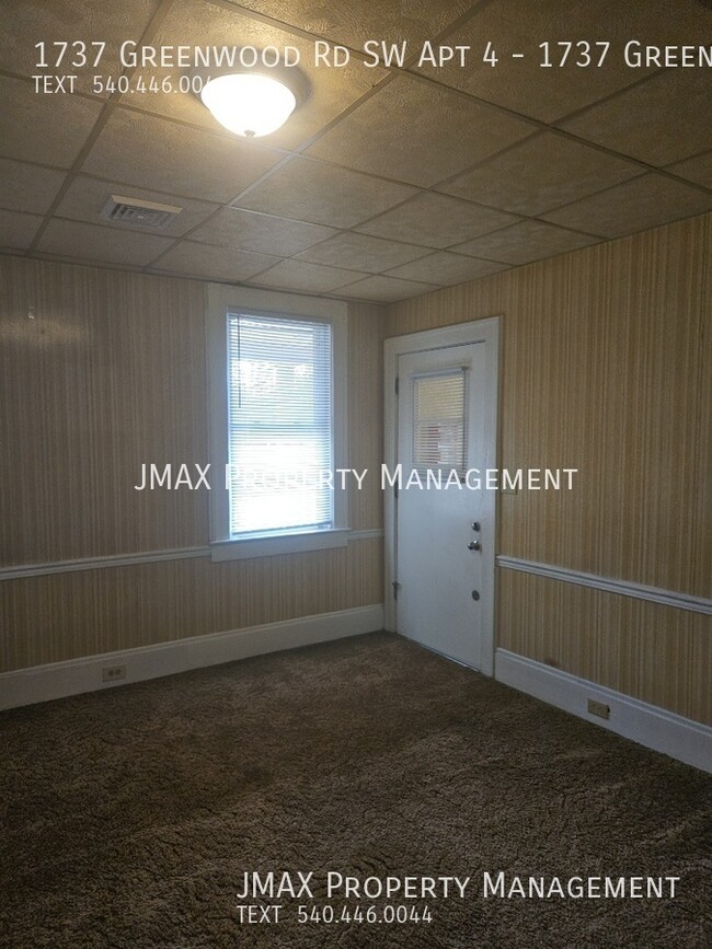 Building Photo - This property has a no security deposit op...