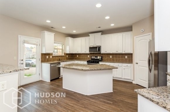 Building Photo - 437 Glen Terra Trce