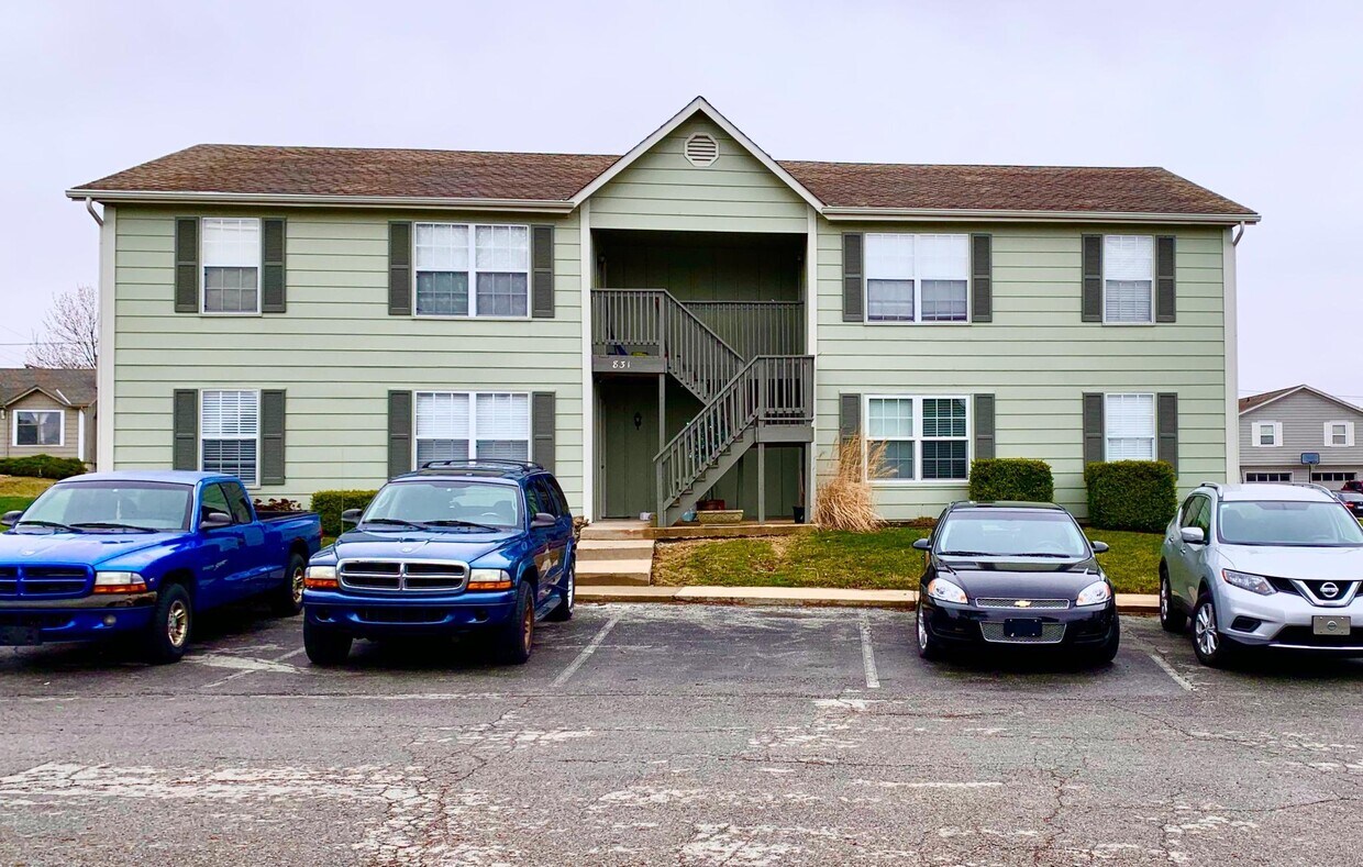 Foto principal - 831 Rosewood St