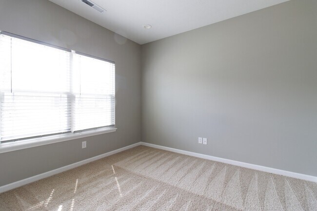 Building Photo - 2758 Pointe Harbour Dr