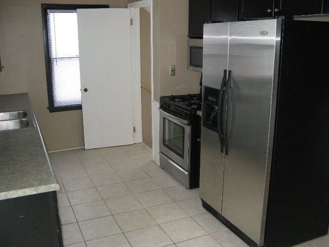 Building Photo - 3 br, 2 bath House - 36th