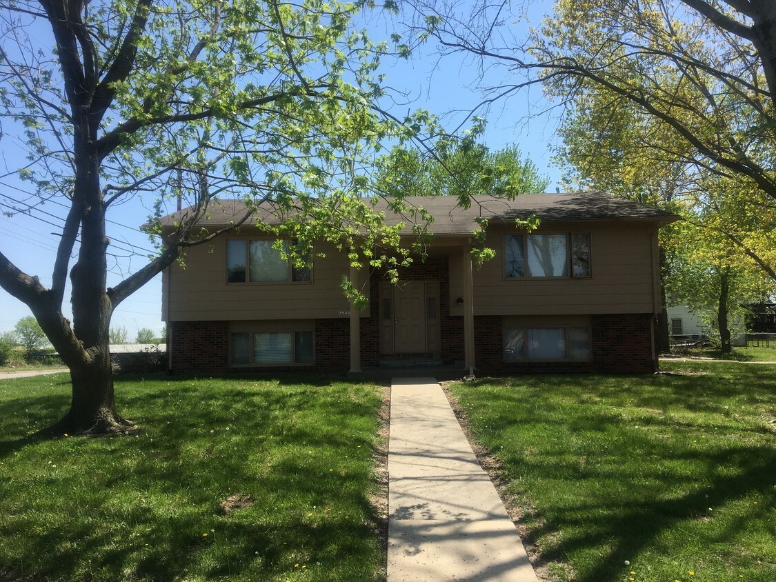 Foto principal - 2940 Leeway Dr