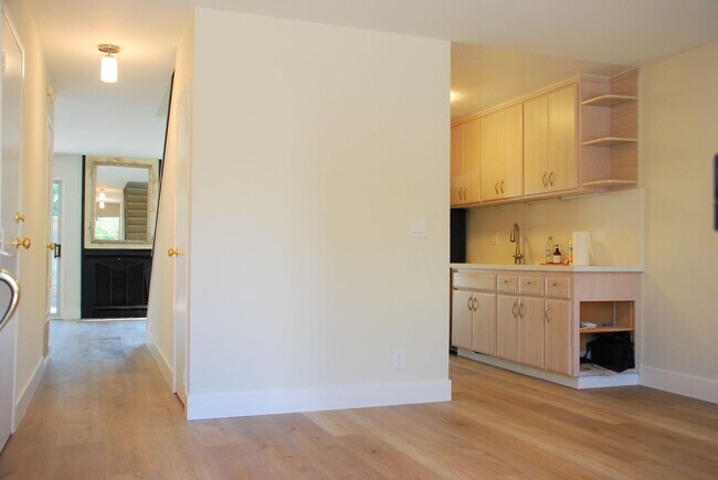 Foto del edificio - Corner Unit Townhome in Corte Madera For Rent!