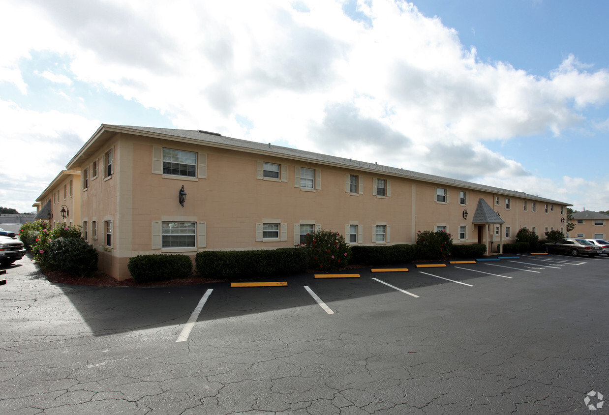 Building Photo - Palms of Mount Dora