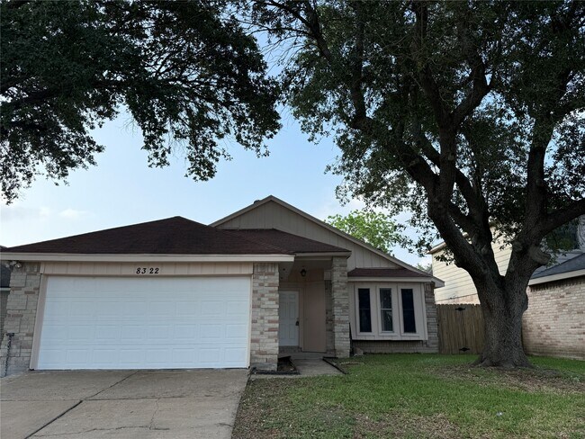 Foto del edificio - 8322 Sandy Glen Ln