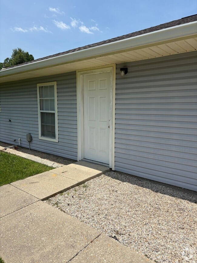 Building Photo - 324 Old Spanish Trail