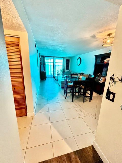 Foto del edificio - 113 Lake Emerald Dr