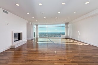 Building Photo - 1 W Century Dr