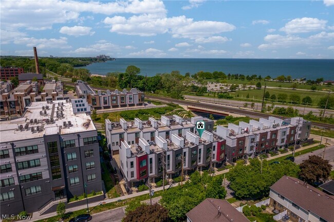 Foto del edificio - 1240 W 70th St