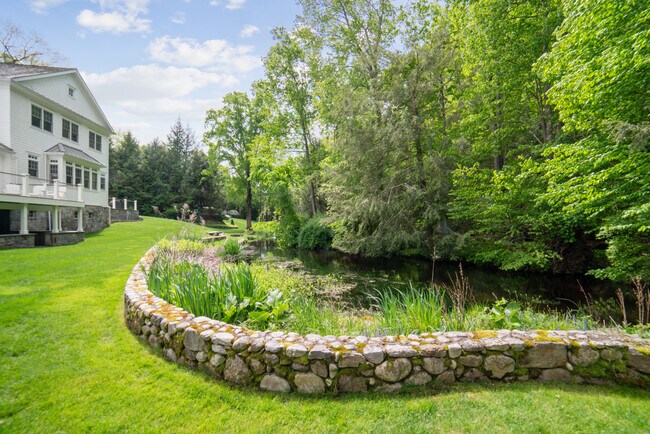 Foto del edificio - 1 Connors Ln