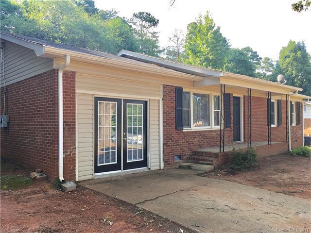 Building Photo - 1502 Northwoods Drive