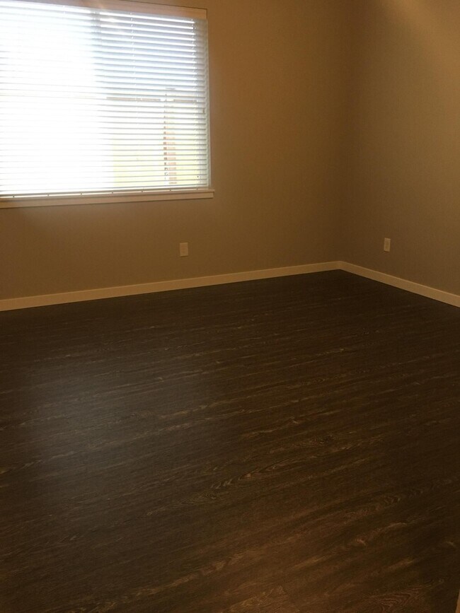 Foto del edificio - 717 E Street