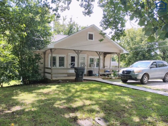 Building Photo - 1364 Crescent Dr
