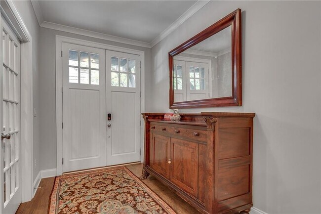 Foto del edificio - 345 Glen Iris Dr NE