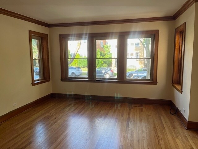 Foto del edificio - 5730 N McVicker Ave