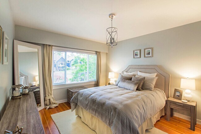 Photo du bâtiment - 438 21st Av W
