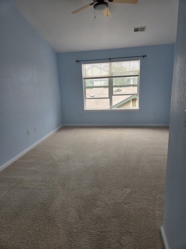 Foto del edificio - 5225 White Willow Dr