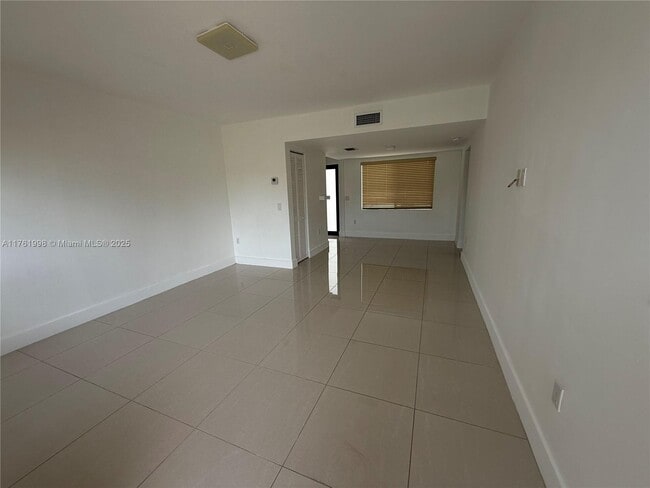 Foto del edificio - 1765 Normandy Dr