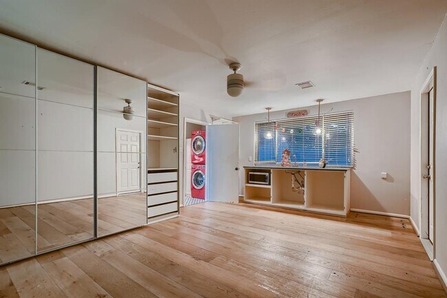 Building Photo - 5019 Oak Forest Dr