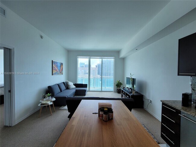 Building Photo - 950 Brickell Bay Dr