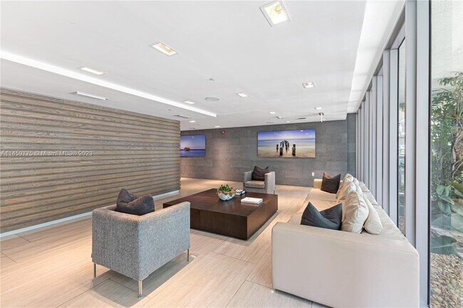 Foto del edificio - 6620 Indian Creek Dr