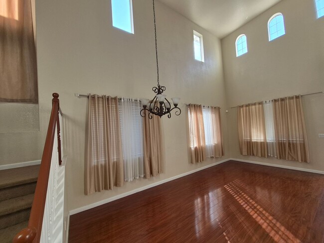 Foto del edificio - Lovely 4 bedroom, 2.5 bath home in North N...