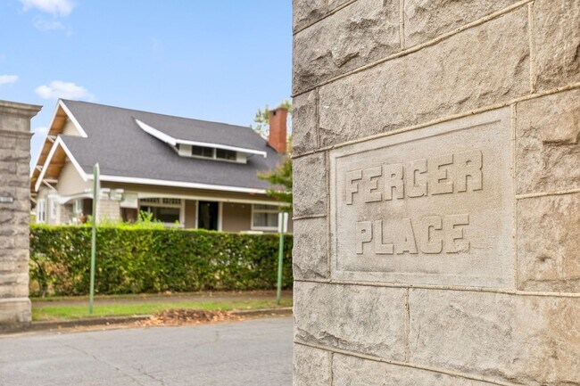 Building Photo - 5 Bed, 2.5 Bath Home in Ferger Place - His...