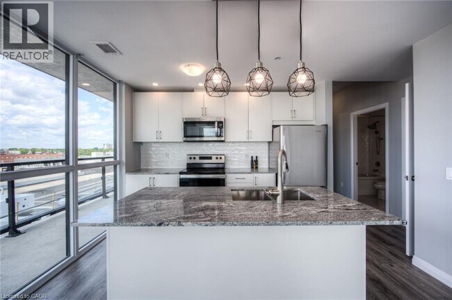 Photo du bâtiment - 60 Charles St W