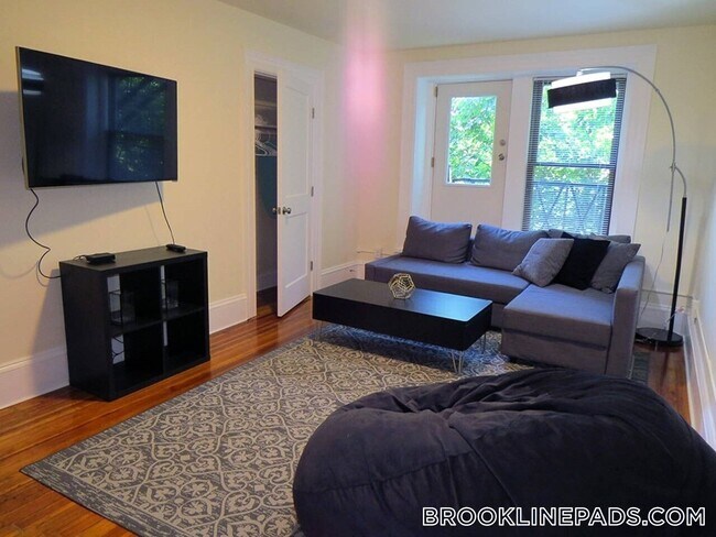 Foto del edificio - 1463 Beacon St