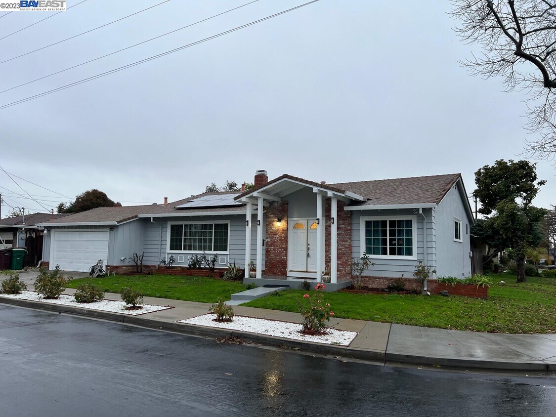 Primary Photo - 30451 Midlothian Way