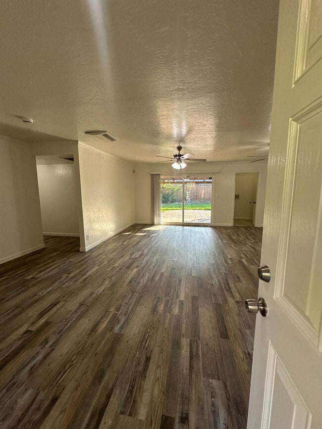 Foto del edificio - 440 N Homsy Ave