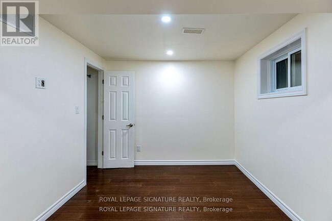 Building Photo - 454 Fendalton St