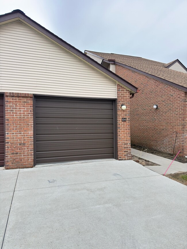 Building Photo - 6619 Ridgefield Cir