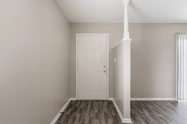 Building Photo - The Life at White Pines