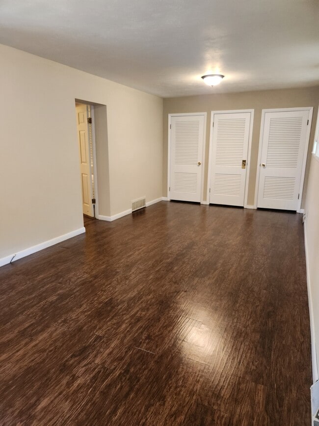 Building Photo - 303 Themis St