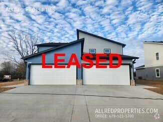 Building Photo - 1608 SW Casuarina Dr