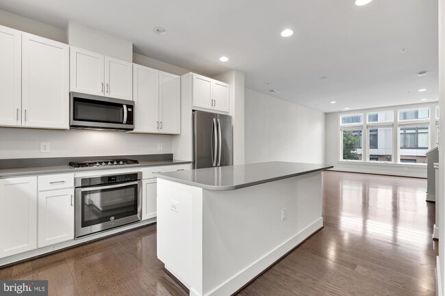 Building Photo - 8042 Tribeca St