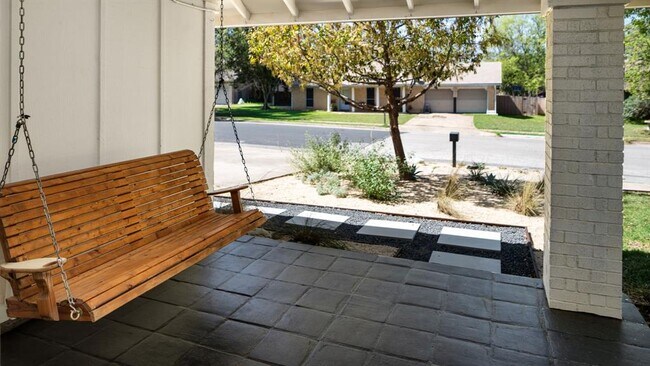 Foto del edificio - 6601 Blarwood Dr