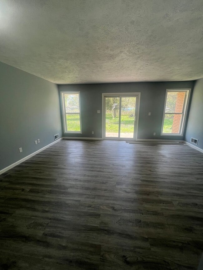 Building Photo - 207 Lake St