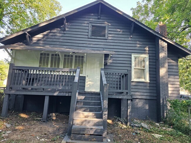 Building Photo - 511 Calhoun Ave NE