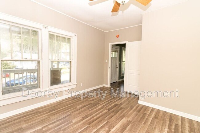 Foto del edificio - 156 Signal Hills Dr